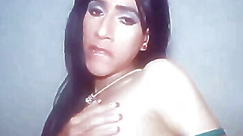 Ruční honění čuráka, chodidla semeno, feet femdom, feminization, tranny ladyboy