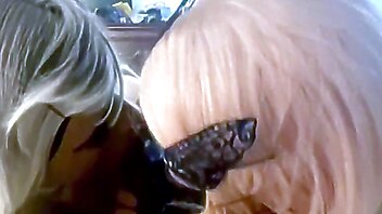 Shemale gigant dick, manželtrojce, shemale blond, threesome pov, sdílení