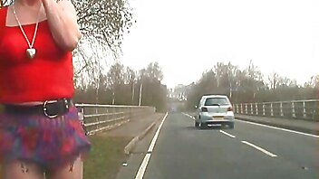 Amatør outdoor, skirt, moden amateur, mature klip, barely, emo på webcam