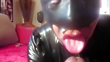Latex shemale, cazzone nero, amatoriale pompano, strangolamento, shemale pompino, amatoriale prima volta italiano